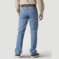 Wrangler Jeans: Men's Rugged Indigo 39902 RI Rugged Wear Classic Fit Work Jeans 5 Wrangler Jeans: Men's Rugged Indigo 39902 RI Rugged Wear Classic Fit Work Jeans -Work Clothes Discount Store 39902ri alt2editedit